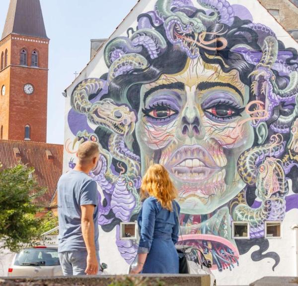 Par foran Street art i Aalborg